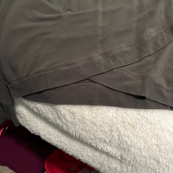 Sweatshirt - Picture 2 of 3